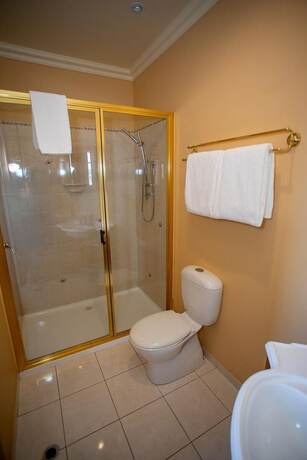Imagen de la habitación del Hotel Clocktower Suites. Foto 33
