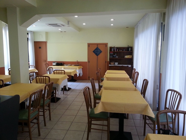 Imagen del bar/restaurante del Hotel Clodia. Foto 5