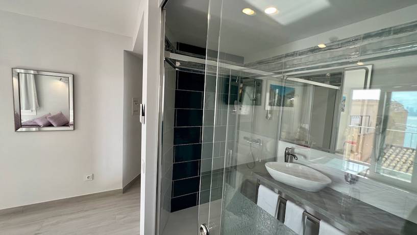 Imagen de la habitación del Hotel Clopy Mirador del Castillo. Foto 8