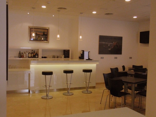 Imagen del bar/restaurante del Hotel Clopy Rocamar. Foto 1