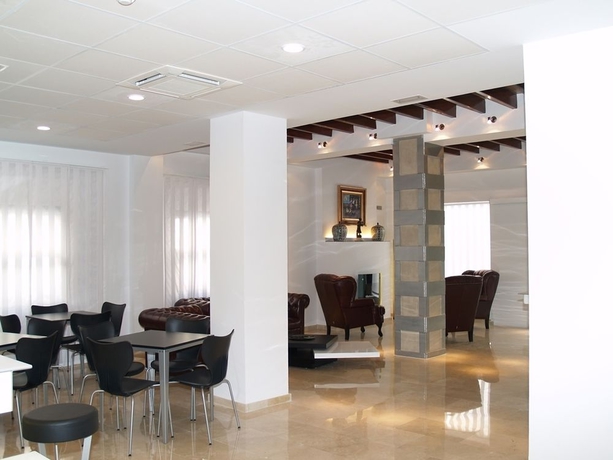 Imagen del bar/restaurante del Hotel Clopy Rocamar. Foto 2