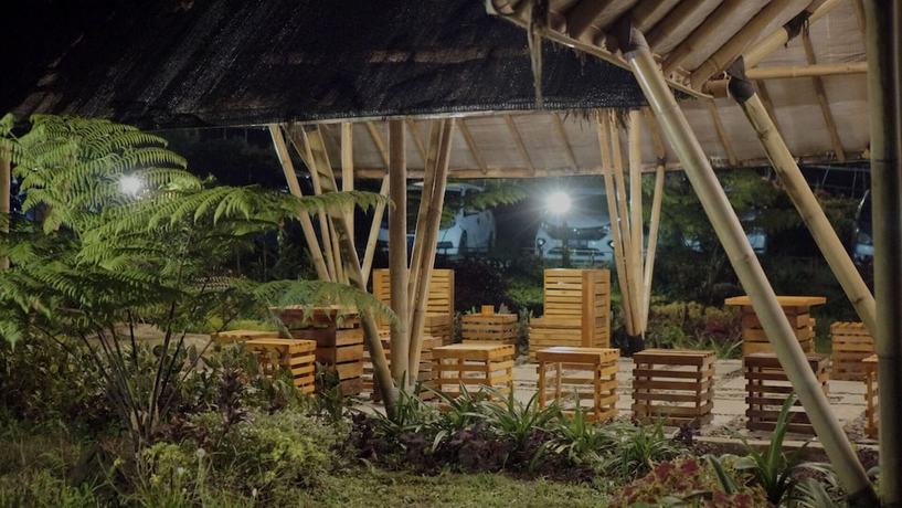 Imagen de los interiores del Hotel Cloud Hill Camp Ciater. Foto 15