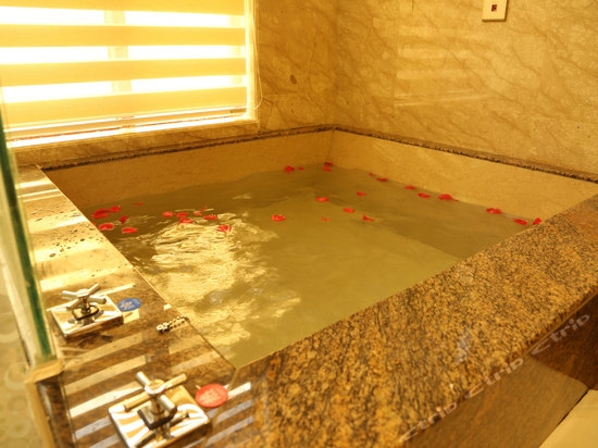 Imagen de la piscina del Hotel Cloud Nine Hotspring. Foto 5