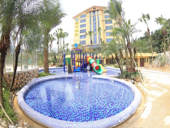 Imagen de la piscina del Hotel Cloud Nine Hotspring. Foto 6