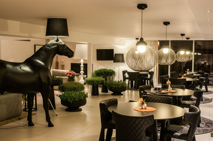 Imagen de la piscina del Hotel Clouds Estate. Foto 14