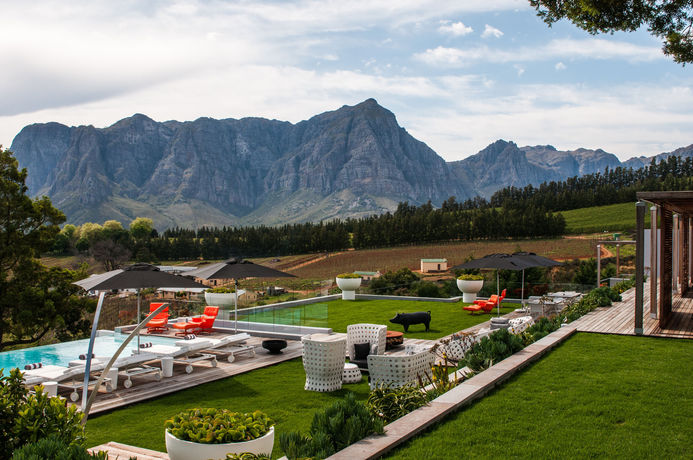 Imagen de los exteriores del Hotel Clouds Estate. Foto 9