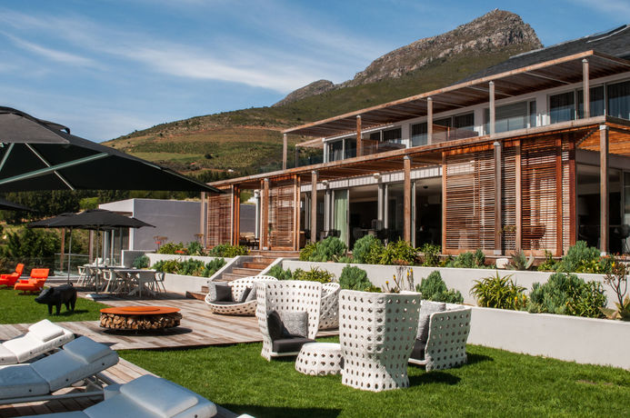 Imagen de la piscina del Hotel Clouds Estate. Foto 15