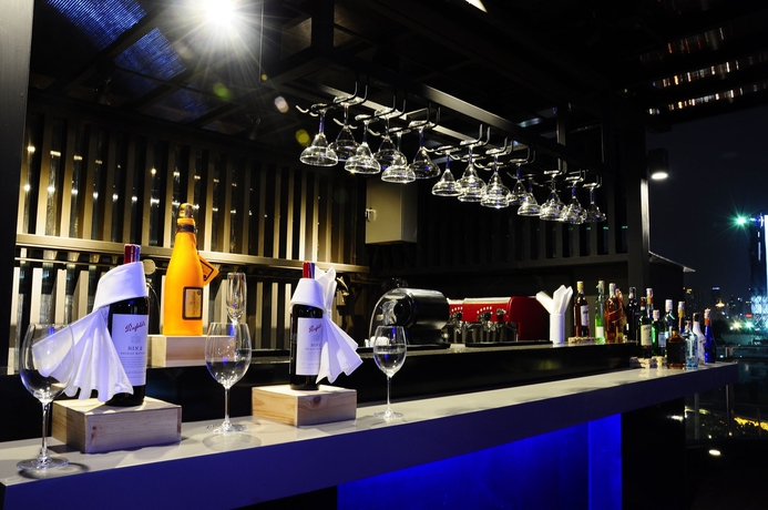 Imagen de la piscina del Hotel Clover Asoke. Foto 15