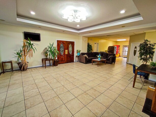 Imagen general del Hotel Clover Inn And Suites. Foto 2