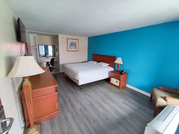 Imagen general del Hotel Clover Inn And Suites. Foto 5