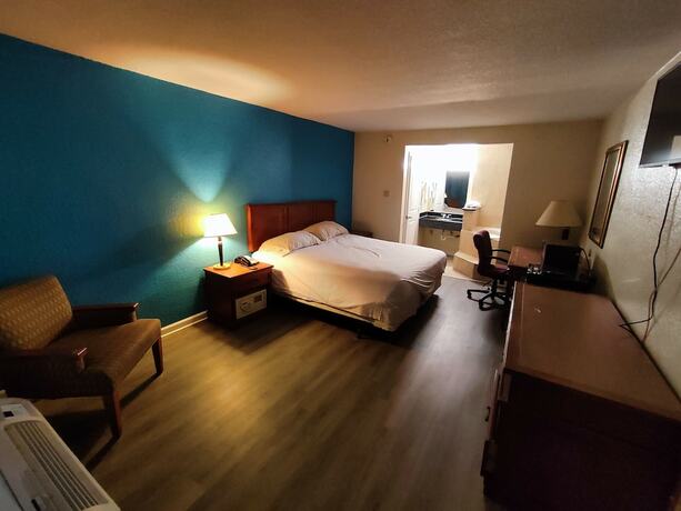 Imagen general del Hotel Clover Inn And Suites. Foto 8