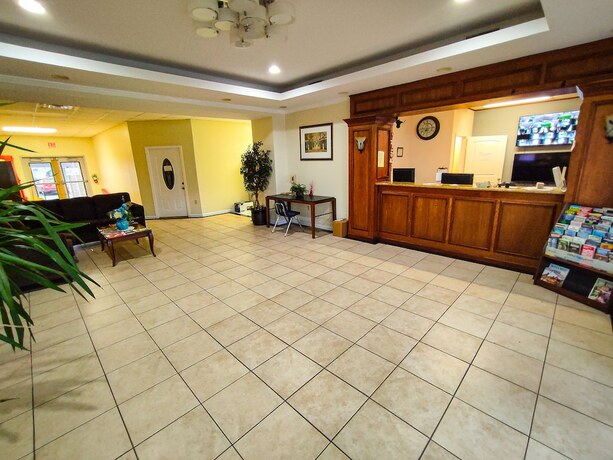 Imagen general del Hotel Clover Inn And Suites. Foto 10