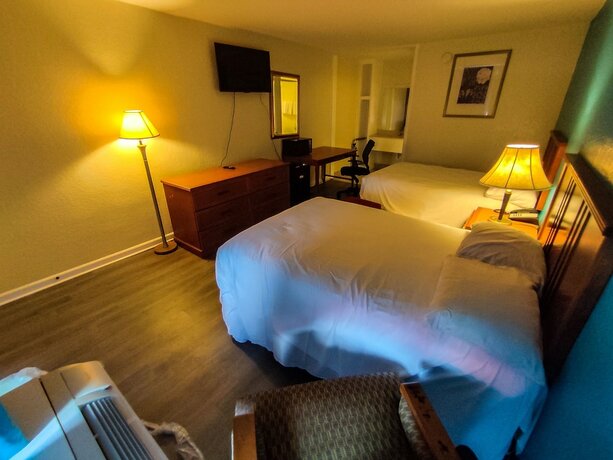 Imagen general del Hotel Clover Inn And Suites. Foto 1