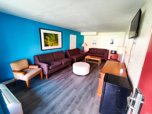 Imagen de la habitación del Hotel Clover Inn And Suites. Foto 12