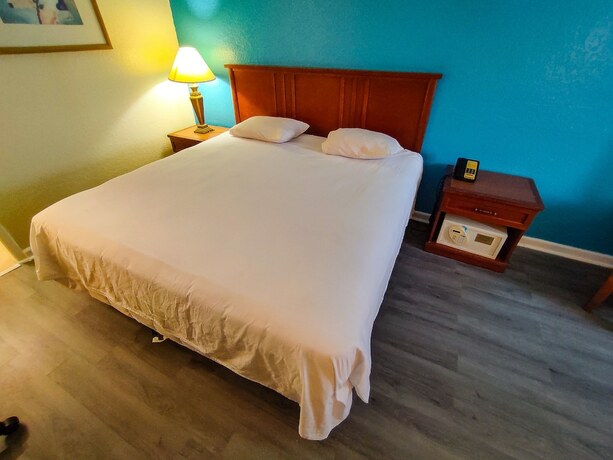 Imagen de la habitación del Hotel Clover Inn And Suites. Foto 14