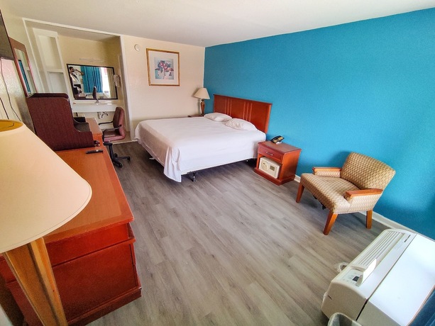 Imagen de la habitación del Hotel Clover Inn And Suites. Foto 15