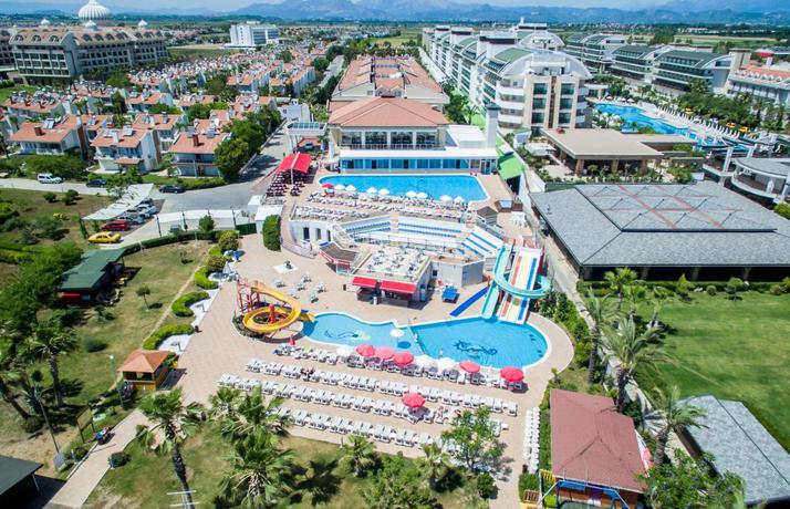 Imagen de los exteriores del Hotel Clover Magic Seagate Belek. Foto 5