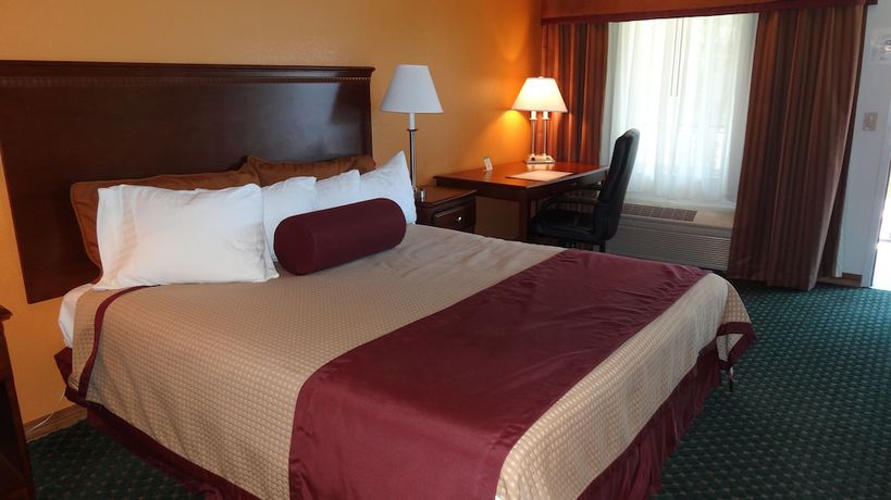 Imagen de la habitación del Hotel Cloverdale Wine Country Inn And Suites. Foto 16