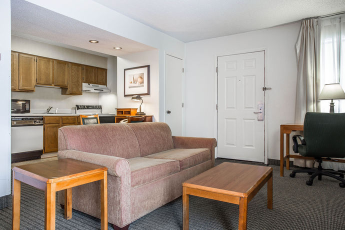 Imagen de la habitación del Hotel Cloverleaf Suites Columbia. Foto 3