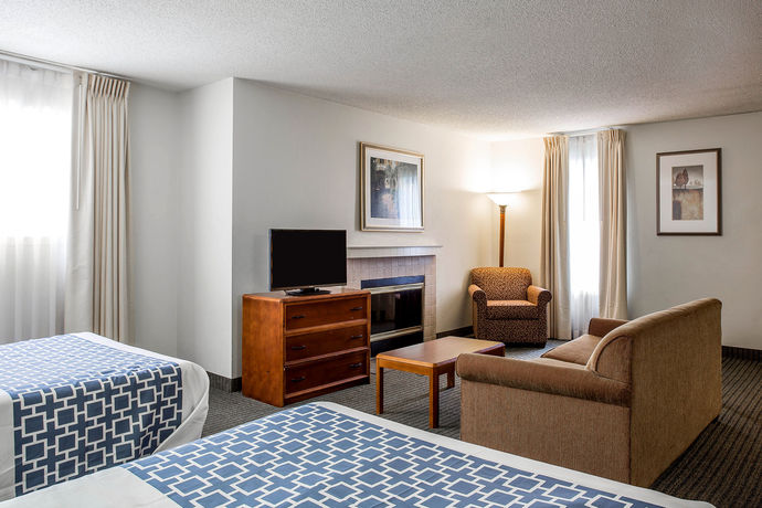 Imagen de los exteriores del Hotel Cloverleaf Suites Columbia. Foto 11
