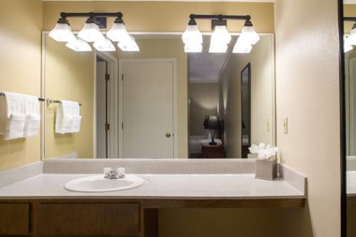 Imagen de la habitación del Hotel Cloverleaf Suites Lincoln. Foto 1
