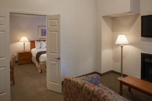 Imagen de la habitación del Hotel Cloverleaf Suites Lincoln. Foto 5
