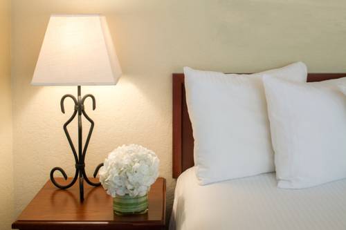 Imagen de la habitación del Hotel Cloverleaf Suites Overland Park. Foto 11