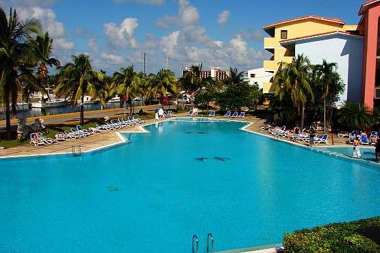 Imagen de la piscina del Hotel Club Acuario. Foto 6