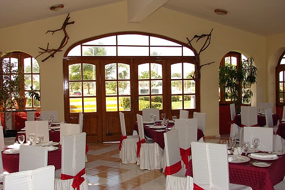 Imagen del bar/restaurante del Hotel Club Acuario. Foto 2
