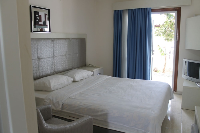 Imagen de la habitación del Hotel Club Alda. Foto 10