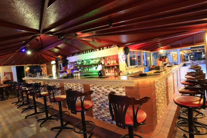 Imagen del bar/restaurante del Hotel Club Amaris Apartment. Foto 3