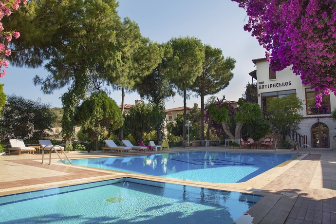 Imagen de la piscina del Hotel Club Antiphellos. Foto 17