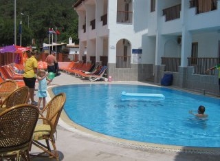Imagen de la piscina del Hotel Club Arya Apart. Foto 6