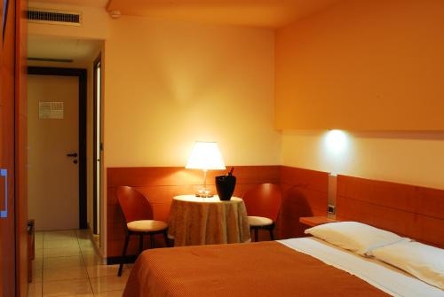 Imagen de la habitación del Hotel Club Astor. Foto 9