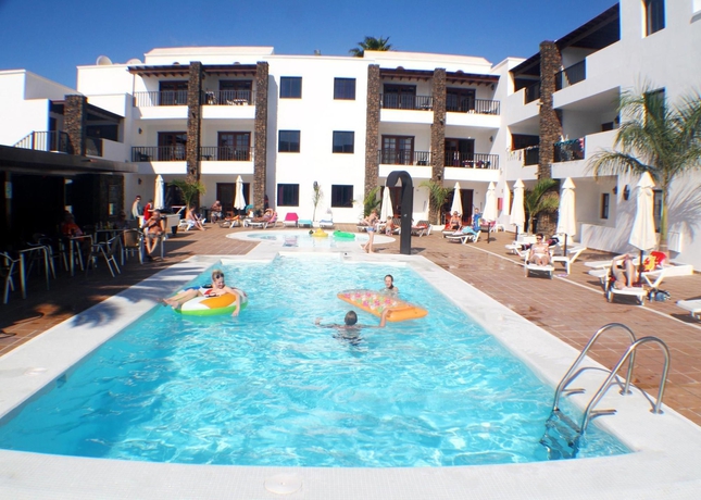 Imagen de la piscina del Hotel Club Atlantico. Foto 7