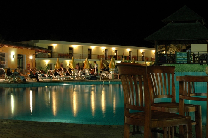 Imagen de la piscina del Hotel Club - Baia Dei Gigli. Foto 11