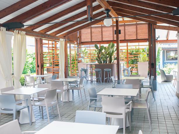Imagen del bar/restaurante del Hotel Club Baia Samuele. Foto 4