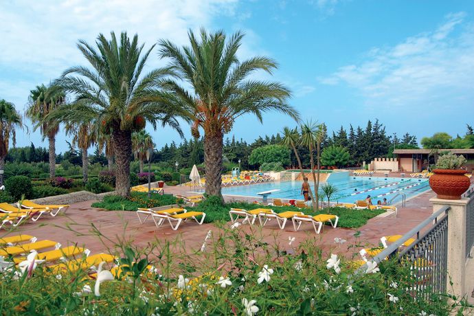 Imagen de la piscina del Hotel Club Baia Samuele. Foto 20