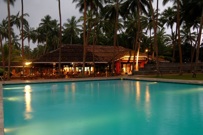 Imagen de la piscina del Hotel Club Bentota. Foto 14