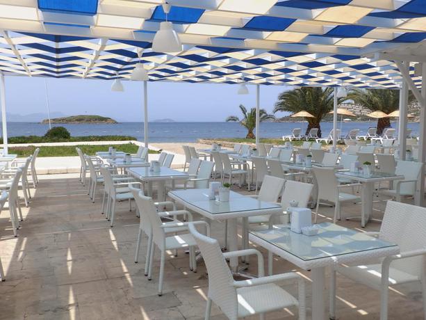 Imagen del bar/restaurante del Hotel Club Blue White - All Inclusive. Foto 2