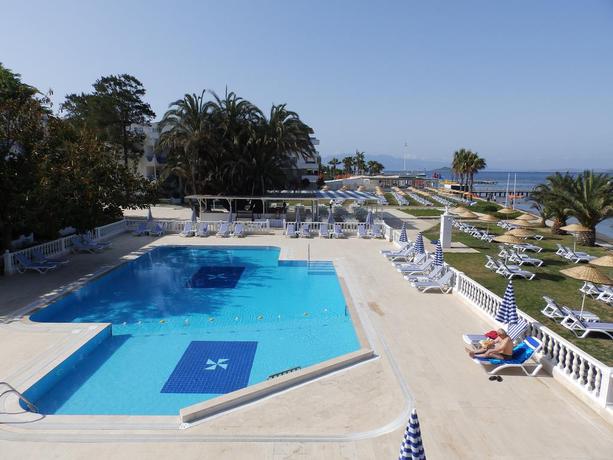 Imagen de la piscina del Hotel Club Blue White - All Inclusive. Foto 11