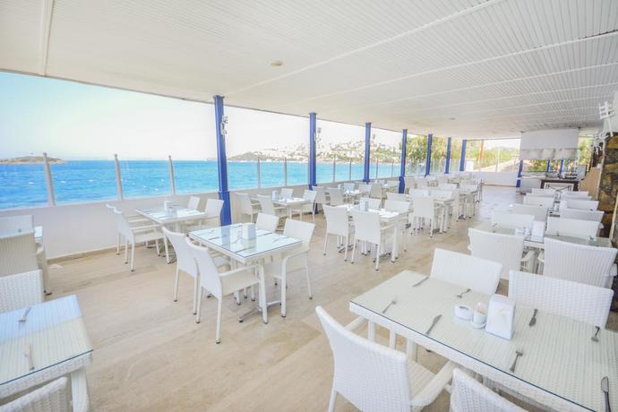 Imagen del bar/restaurante del Hotel Club Blue White - All Inclusive. Foto 3