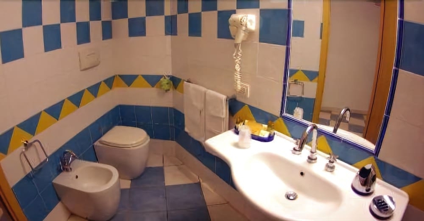 Imagen de la habitación del Hotel Club Cala Longa. Foto 6