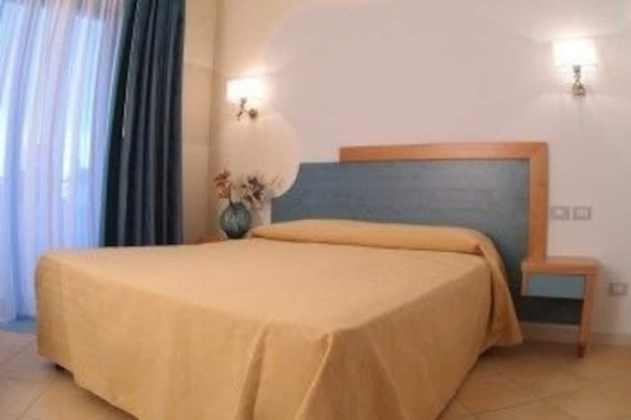 Imagen de la habitación del Hotel Club Cala Longa. Foto 7