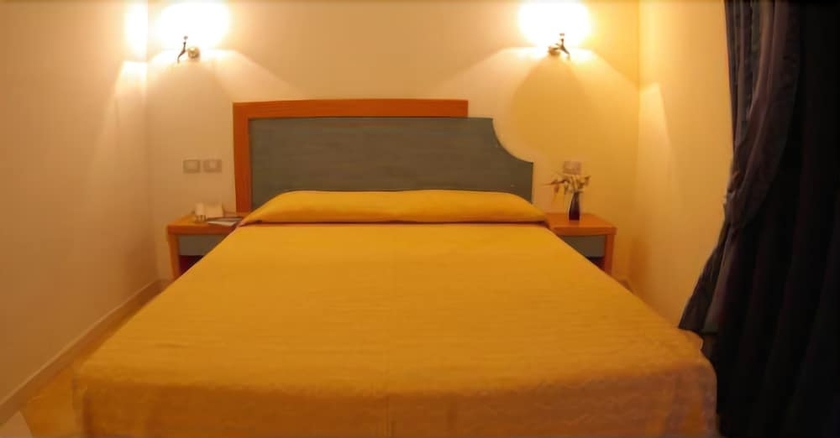 Imagen de la habitación del Hotel Club Cala Longa. Foto 9