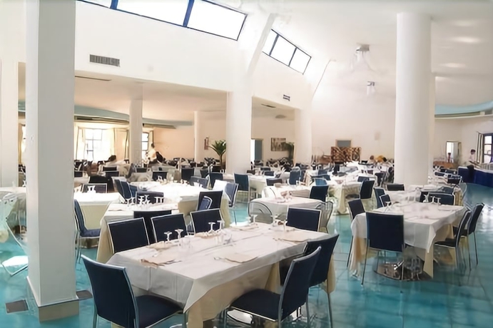 Imagen del bar/restaurante del Hotel Club Cala Longa. Foto 2