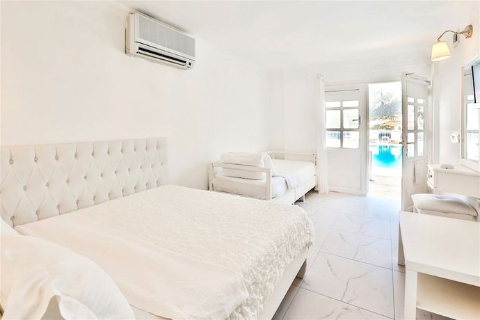 Imagen de la habitación del Hotel Club Capa. Foto 16
