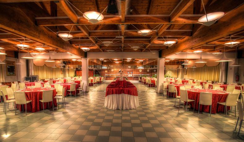 Imagen del bar/restaurante del Hotel Club Dante Cervia. Foto 3