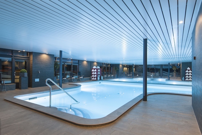 Imagen de la piscina del Hotel Club Davos. Foto 17