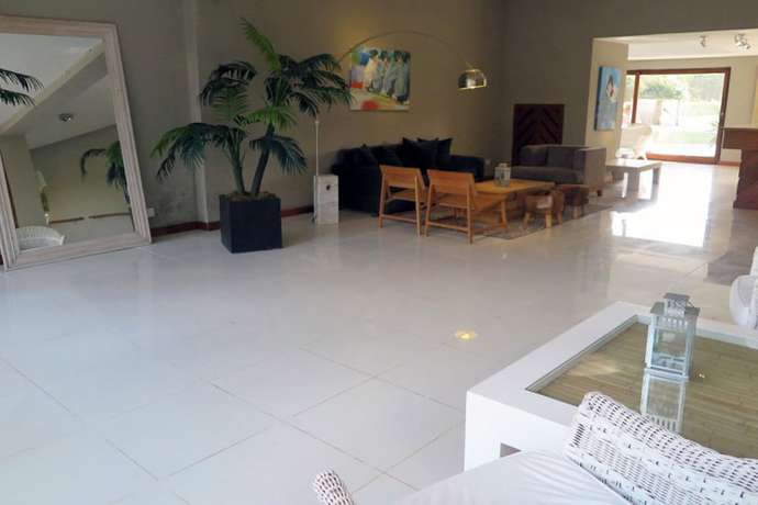 Imagen de los interiores del Hotel Club De La Barra. Foto 20